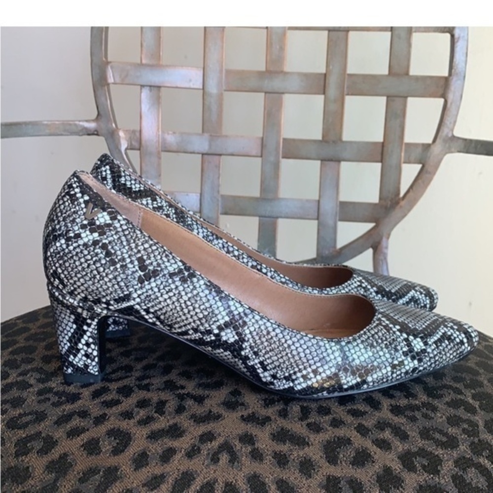 Vionic Mia Snake Print Kitten Heels Size 6.5